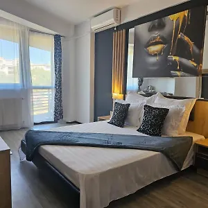 Theline Hotel